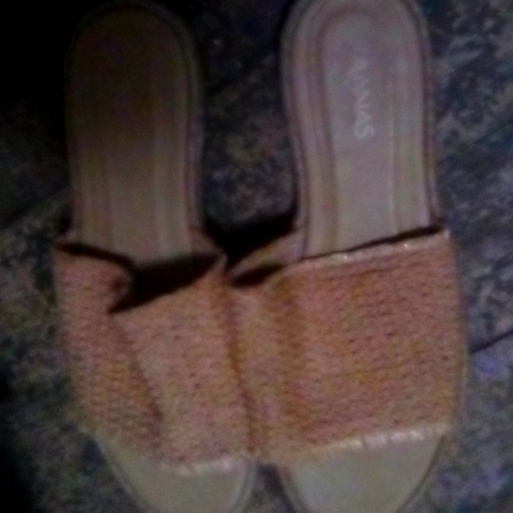 KAANAS SANDALS:MULES. SZ. 8M